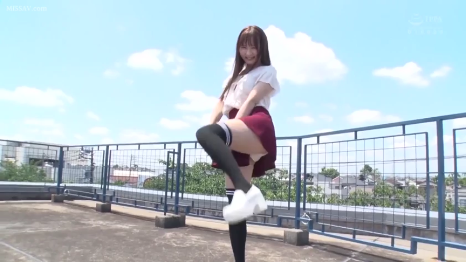 长袜 · 展示 · 全景 · 微笑 · 抬腿 · 围栏 · 阳光 · 天台