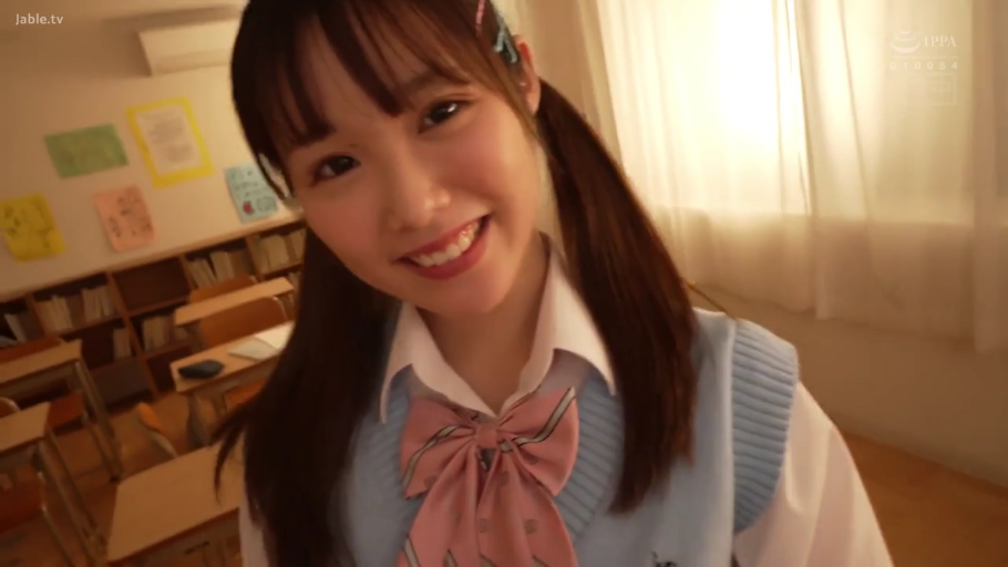 JK制服 · 教室 · 甜美 · 课桌 · 上半身 · 端坐 · 对视镜头 · 学院风