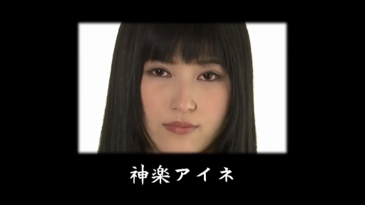 Indoor · 自然 · Gaze · 头部特写 · 正面 · 黑发