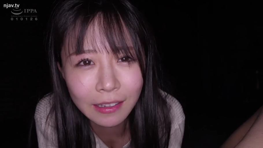 室内 · 坐姿 · 交谈 · 微笑 · 床 · 酒店 · 上半身 · 浴巾