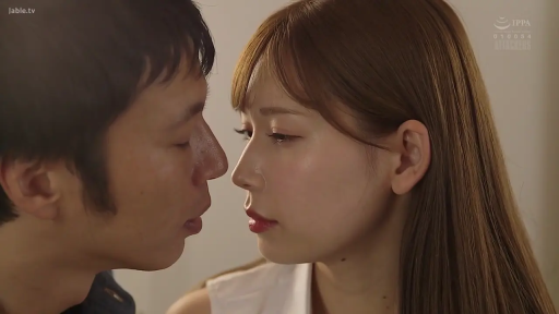 室内 · 脸部特写 · 成人内容 · 无袖上衣 · 面对面 · 深情 · 欲亲吻