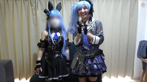 室内 · 展示 · 站姿 · 微笑 · 头饰 · 两人 · Cosplay