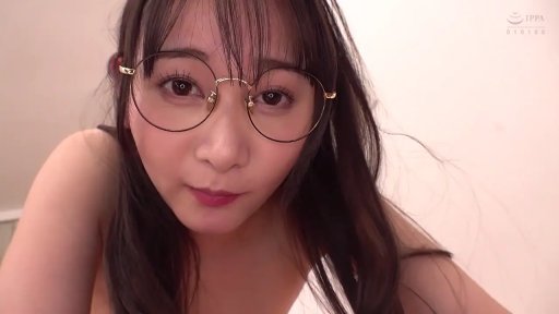 室内 · 俯身 · 眼镜 · 脸部特写 · 自然 · 裸体 · 凝视 · 长发