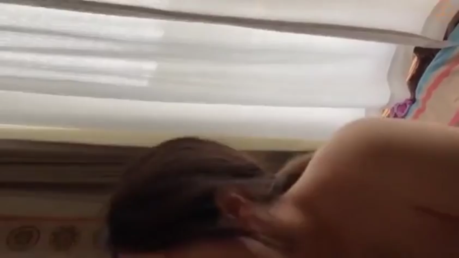 Fully nude · 俯卧 · 背部 · 私拍感 · 窗边 · 动态不详