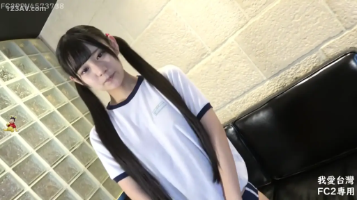 室内 · 全身 · 站立 · 平静 · ソファ · 凝視 · 双马尾 · 体操服