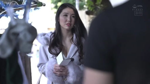 交谈 · 胸部 · 委屈 · 站姿 · 室外街道 · 日本AV · 信件 · 毛领大衣