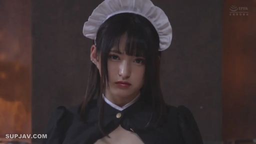 室内 · 严肃 · 特写 · 女仆装 · 凝视 · 正面 · 发带 · 齐刘海