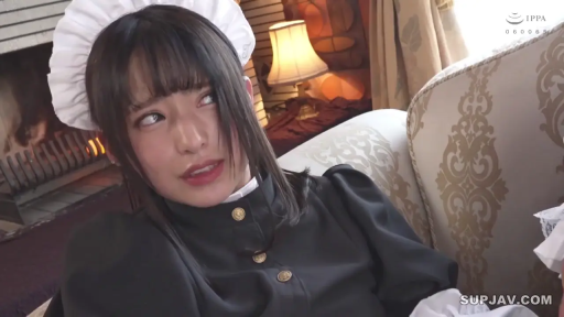 客厅 · 面部特写 · 翻白眼 · 女仆头饰 · 黑色女仆装