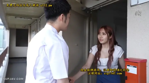 日常服 · 角色扮演 · 站立 · 半身 · 自然 · 走廊 · 牵手 · 信箱