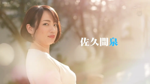 回眸 · 摆拍 · 微笑 · 白色上衣 · 户外 · 侧脸 · 光晕