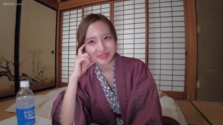 坐姿 · 和室 · 微笑 · 半身 · 对视 · 熟女 · 浴衣 · 饮料