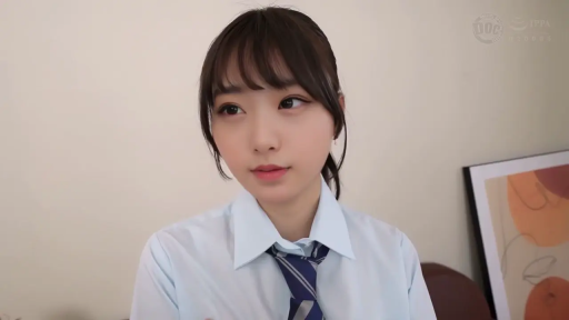 室内 · 坐姿 · 面部 · 校服 · 平静 · 注视 · 领带