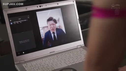 室内 · 座り姿勢 · 真剣 · 成人内容 · 笔记本电脑 · スーツ · 视频通话 · 笔记本电脑屏幕