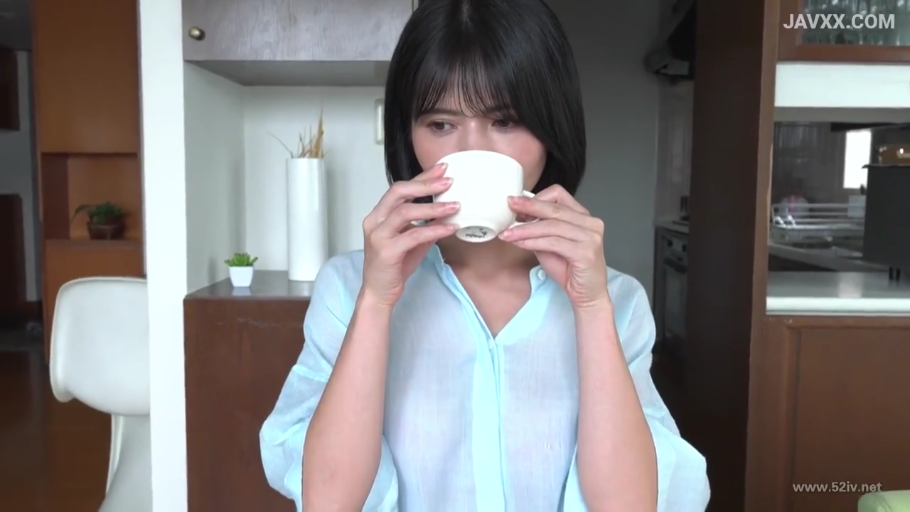 室内 · 站立 · 面部特写 · 注视 · 平淡 · 蝴蝶结 · 学生装 · 少女
