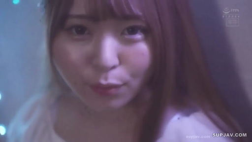 室内 · 脸部特写 · 第一视角 · 白色上衣 · 注视 · 温柔 · 卖萌