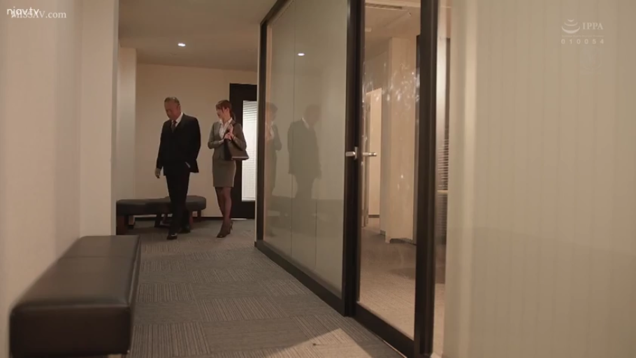 自然 · Business attire · Horizon · Handbag · Corridor · 行走 · Workplace · 走路