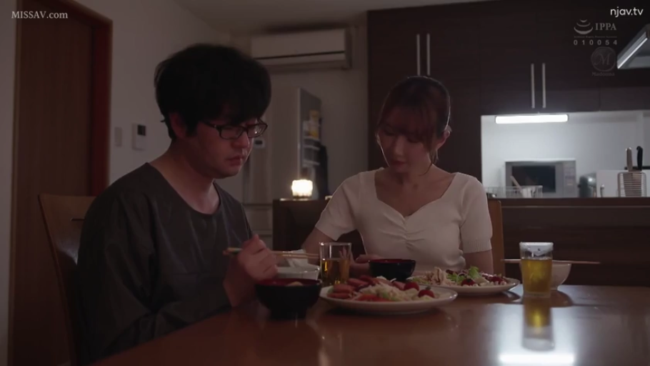 Sitting Posture · 自然 · Dining · 餐厅 · Loungewear · 啤酒 · 3D (real world)