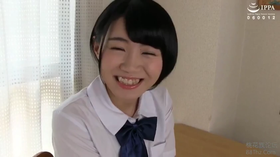 室内 · 俯身 · 脸部 · 第一视角 · 注视 · 诱惑 · 蕾丝上衣