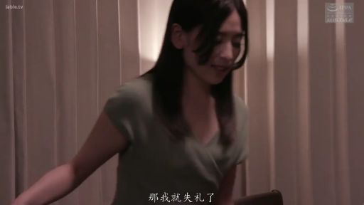 室内 · 中景 · 微笑 · 居家 · 窗帘 · 绿色V领上衣 · 进屋 · 欠身