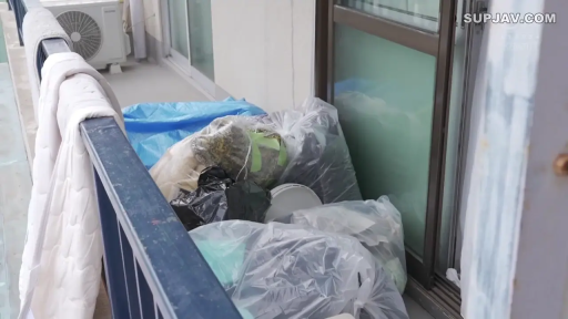 Stand · 全景 · 平静 · 短裙 · Outdoor · 被褥 · 阳台 · 观望