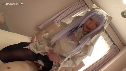 床上 · 性行为 · 连帽上衣 · 中景 · 微笑 · 床 · 观音坐莲 · 长白发