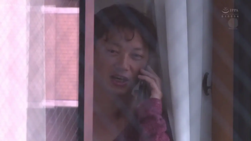 Indoor · Stand · Subtitles · 自然 · 手机 · 打电话 · Perspective · 吊带裙