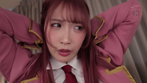 Indoor · Close-up of the face · Stare · 长发 · 惊讶 · 双手抱头 · 粉色制服