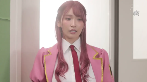 坐姿 · 教室 · 男男 · 黑板 · 专注凝视 · 校服衬衫领带 · 人物面部 · 搭肩注视