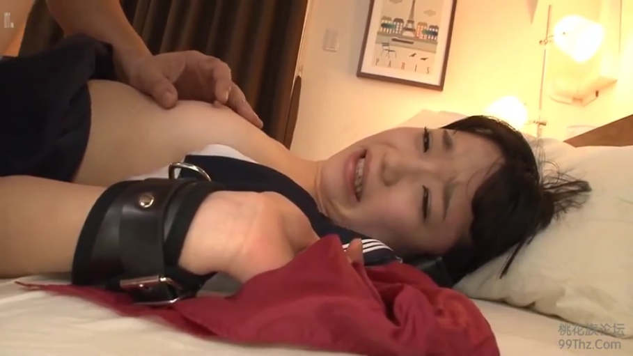 Bedroom · Supine · 面部特写 · BDSM · 手铐 · Pain · Sailor suit · 被束缚