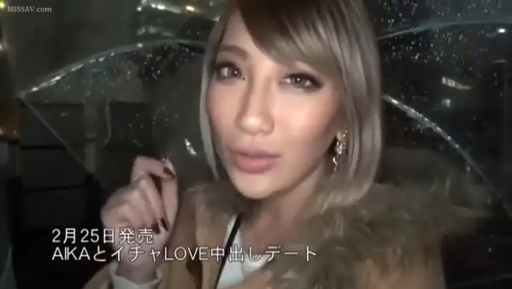 臉部特寫 · 自然 · 室外 · 说话 · 雨傘 · 夜晚 · 冬装 · 持伞