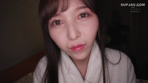 室内 · 俯身 · 第一人称视角 · 面部特写 · 注视 · 白色浴袍 · 可爱