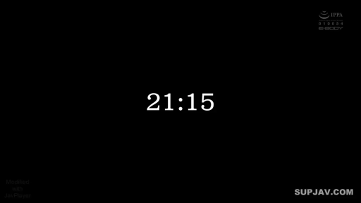 酒瓶酒杯 · 开怀大笑 · 居酒屋 · 对坐 · 饮酒交谈 · 职场白衬衫 · 环境全景 · 职场社交