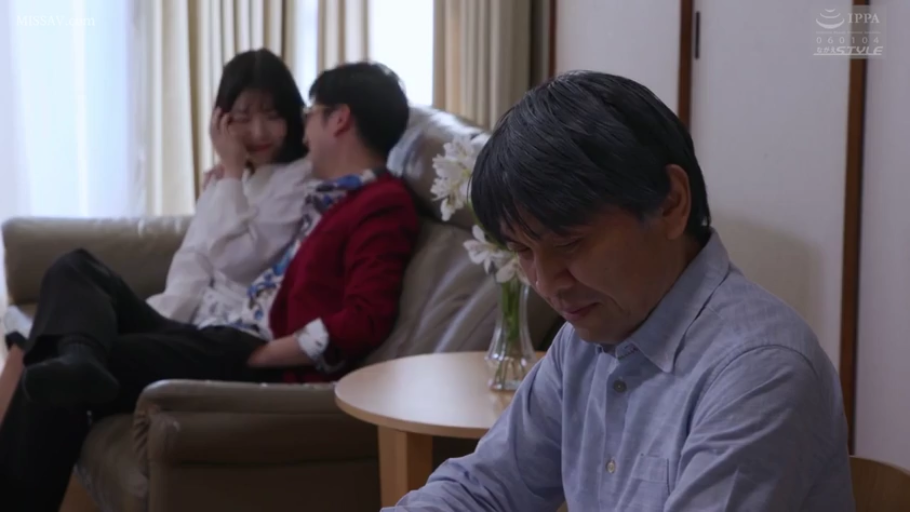 坐姿 · 面部 · 沙发 · 客厅 · 苦闷 · 休闲服 · 剧情向内容 · 调情与忧郁