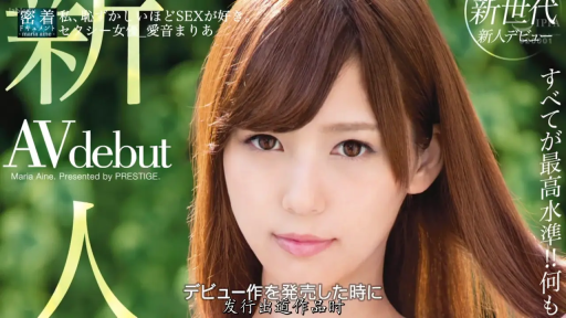 胸部特写 · 字幕 · 站姿 · 摆拍 · 微笑 · 白色背心 · 户外