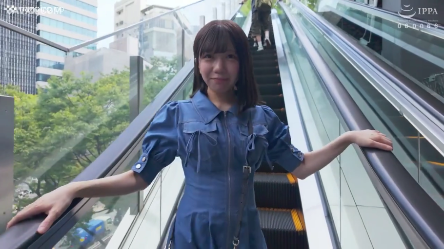 室内 · 全裸 · 口交 · 跪姿 · 张嘴 · 口部特写 · 成人性爱