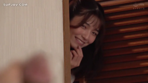 Close-up of the face · Everyday clothes · 百叶窗 · 偷窥 · 偷窥 · 坏笑 · 门后 · 躲藏