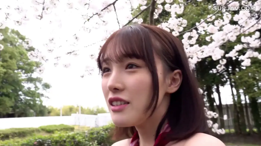 站立 · 微笑 · 顔のクローズアップ · 屋外 · 侧视 · 外景 · 红色吊带裙 · 樱花