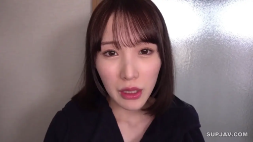 室内 · 单人 · 平静 · 顔のクローズアップ · 正坐 · 深色上衣 · 开口说话