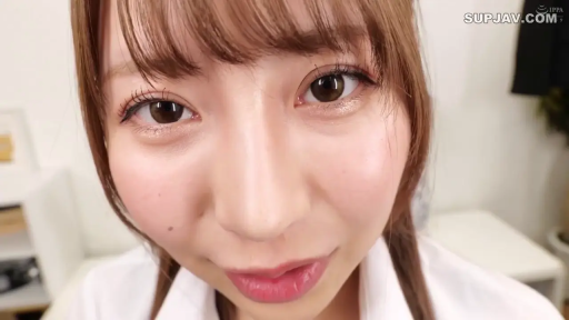 室内 · 身をかがめる · 顔部のクローズアップ · 白衬衫 · 微笑 · 凝視 · POV