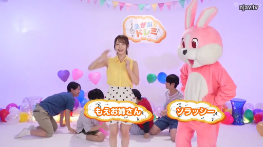 站立 · 全景 · 室内撮影スタジオ · 黄色无袖衬衫