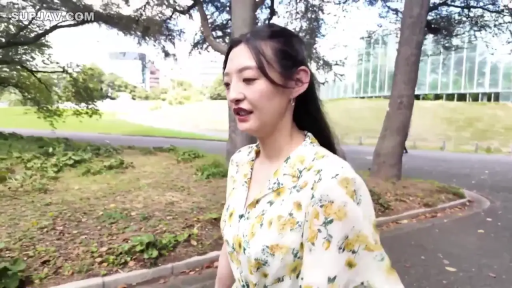 自然 · 行走 · 近景 · 户外 · 散步 · 碎花裙 · 街头