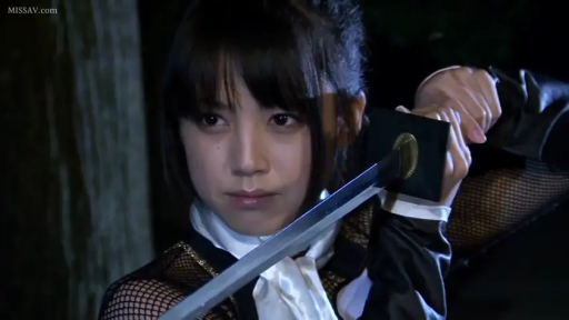 严肃 · 角色扮演 · 脸部特写 · 森林 · 武士刀 · 忍者服 · 持剑姿势 · 持械