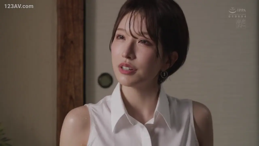 室內 · 臉部特寫 · 凝视 · 短发 · 微张嘴 · 正面站立 · 无袖衬衫