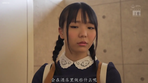 室内 · 沉思 · 忧郁 · 站立 · 面部特写 · 双马尾 · 蕾丝领针织衫