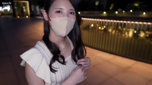 室内 · 口交 · 胸部特写 · 迷离 · 跨坐 · 露点 · 蓝色露乳短袖