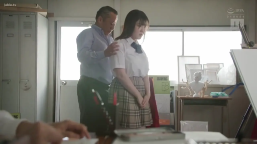 教室 · 专注 · 站立 · 黑色短裙 · 半身 · 书本 · 制服诱惑 · 讲课