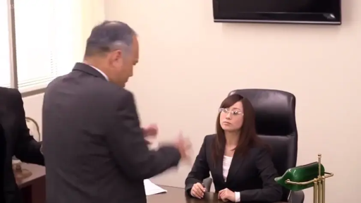 站姿 · 严肃 · 办公室 · 台灯 · 西装 · 训诫 · 职场OL