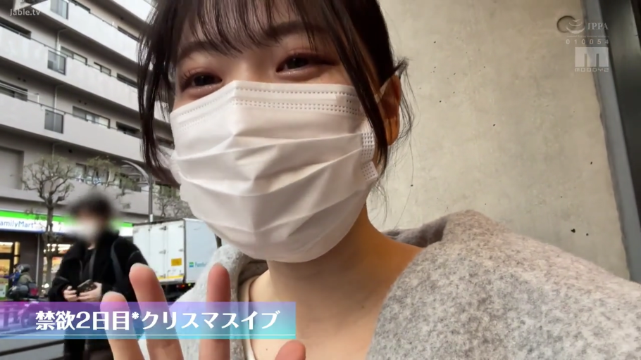 全身 · 白色背心 · 舔阴 · 洗手间 · 洗手台 · 开腿坐 · 卷纸 · 受用