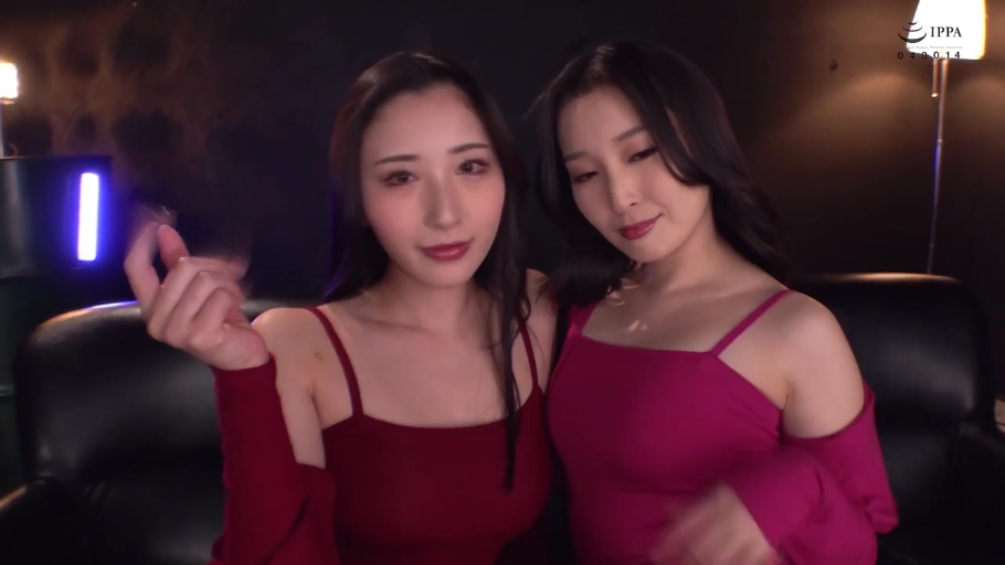 Indoor · Sitting Posture · 上半身特写 · 红色吊带裙