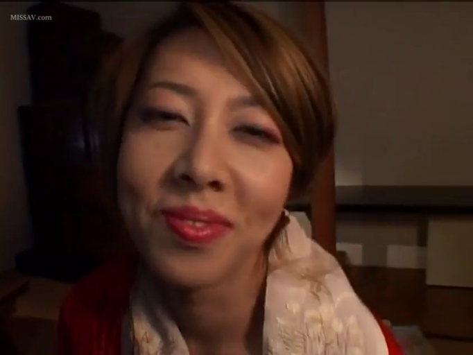 室内 · 局部马赛克 · 俯身姿势 · 享受表情 · 彩虹色渔网连体衣 · 侧脸与躯干特写 · 舔胸与群交行为